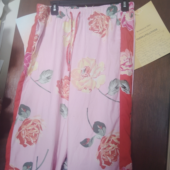 VICTORIA SECRET Sateen Silky Floral Pajama Pants - Medium - Picture 4 of 9